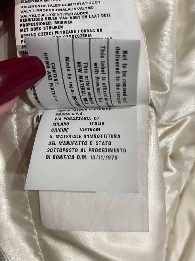 【美品】PRADA ダウンジャケット サイズ42 黒色 レディース