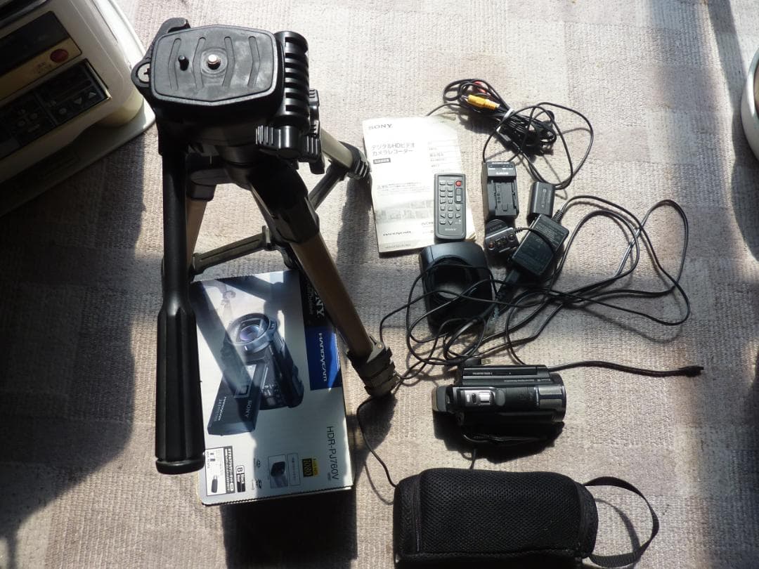 値下します。SONY ハンディカム　HDR-PJ760V　三脚付き　中古品