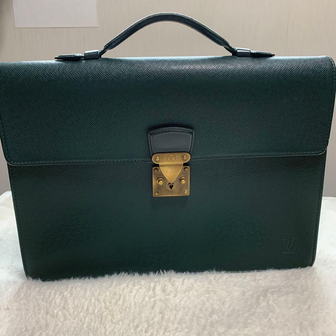 ルイヴィトンタイガセルヴィエットクラド　ブリーフケース