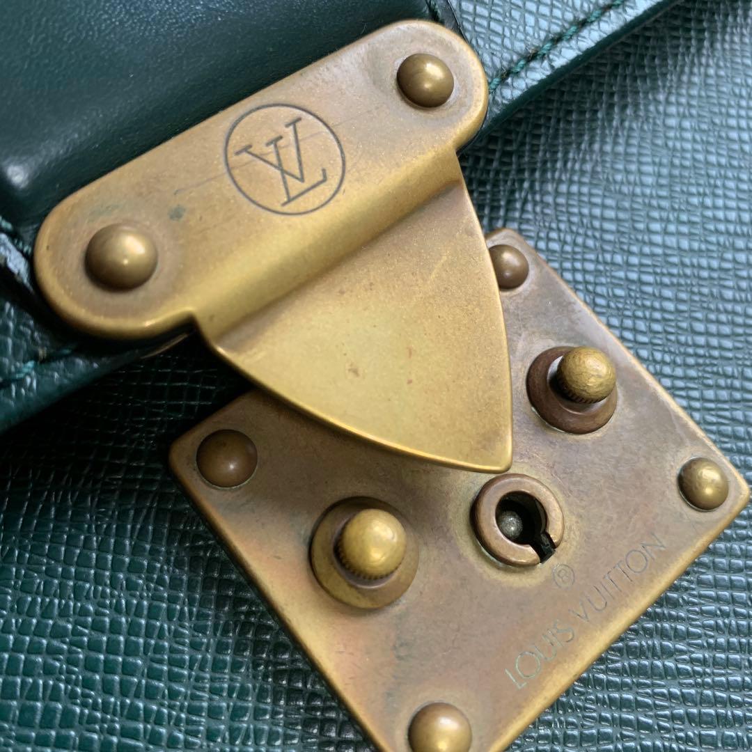 ルイヴィトンタイガセルヴィエットクラド　ブリーフケース