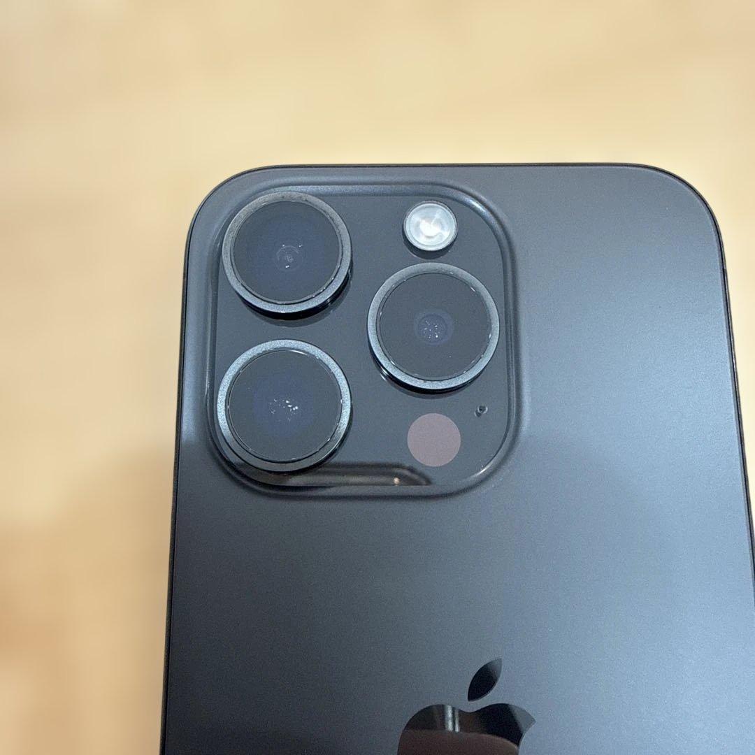 【極美品】iPhone 15 Pro 256GB ブラックチタニウムSIMフリー