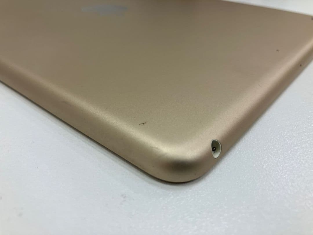 【iPad　第5世代】128GB　MPGW2J/A　A1822