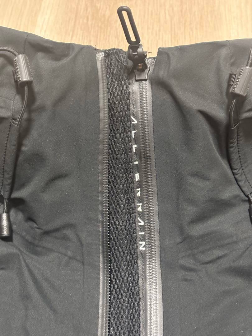 デサントオルテライン　シェルジャケット　マウンテンパーカー