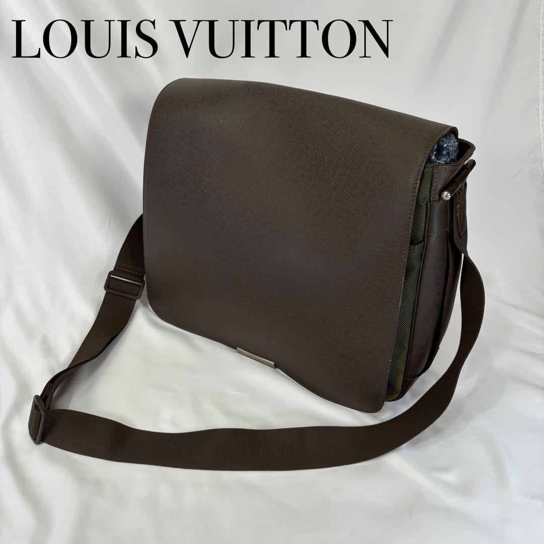 ルイヴィトン　ヴィクトール　タイガ　メッセンジャーバッグ　M30142