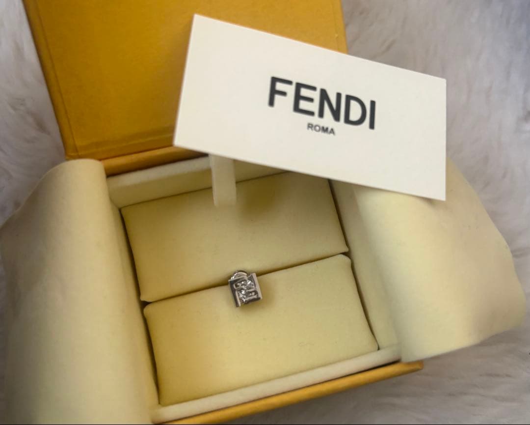 Fendi FFピアス ！新品未使用！