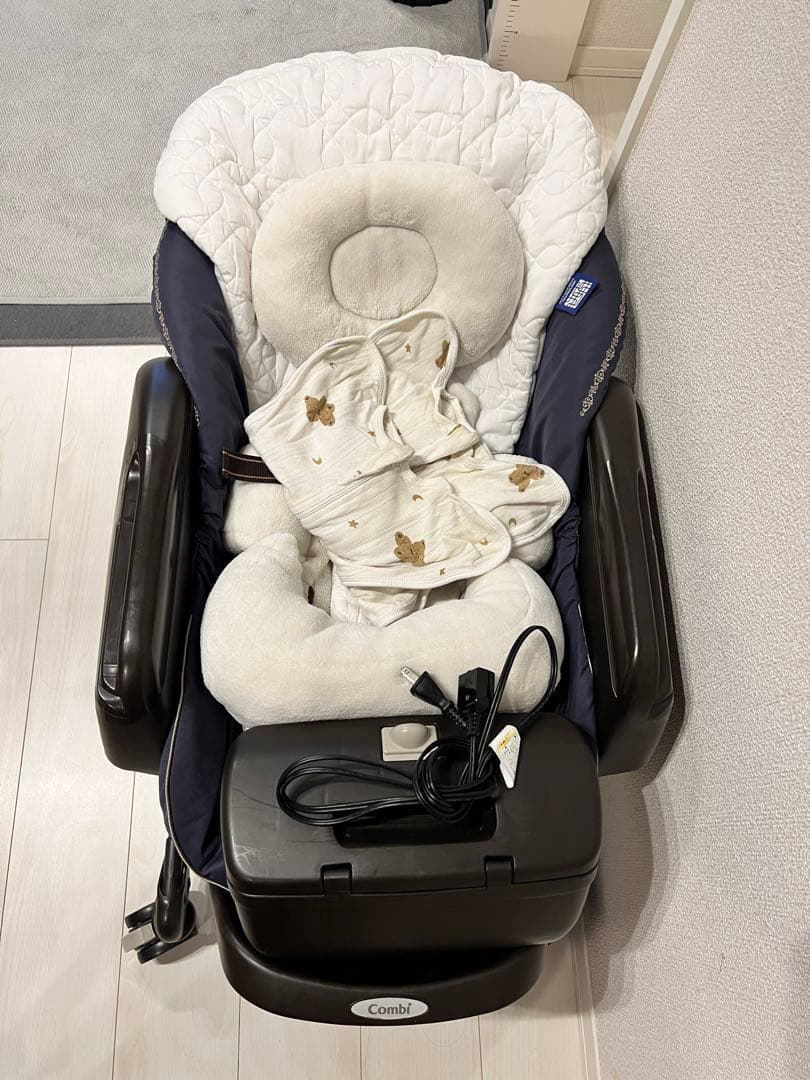 Combi ネムリラオートスウィング　BEDi