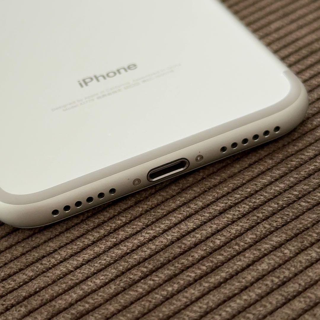 極美品　iPhone7 32GB シルバー　本体