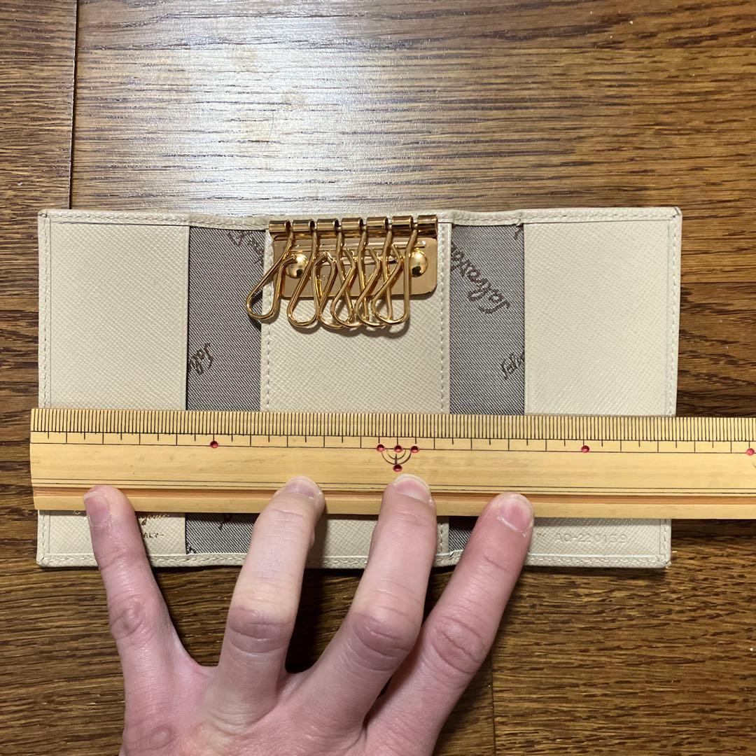 フェラガモ　キーケース