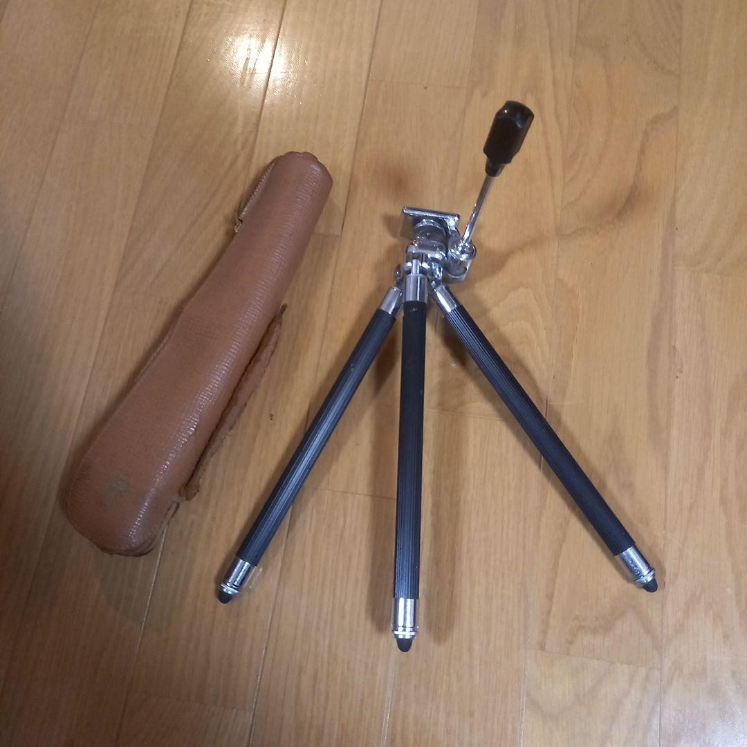 ヤシカの古いフィルムカメラ　付属品有り　　　　　インテリア等にも