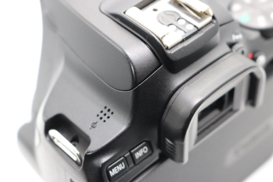 超美品 【Canon EOS Kiss X10 トリプルレンズセット】 保証あり