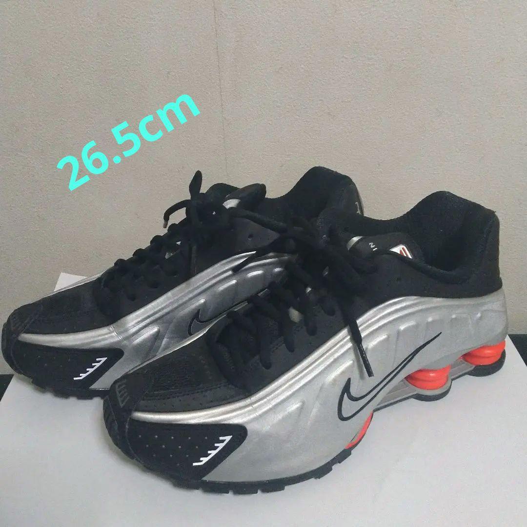 シザ・NIKE SHOX R4