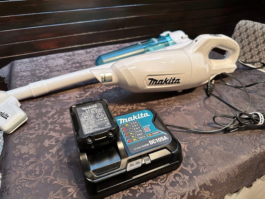Makita コードレス掃除機 バッテリー　10.8v　充電器　サイクロン