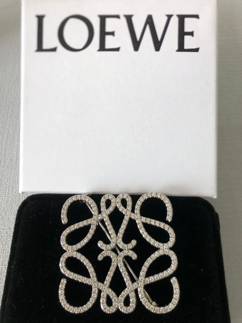 LOEWE ロエベ クリスタル ブローチ キラキラ　高級感　シルバー