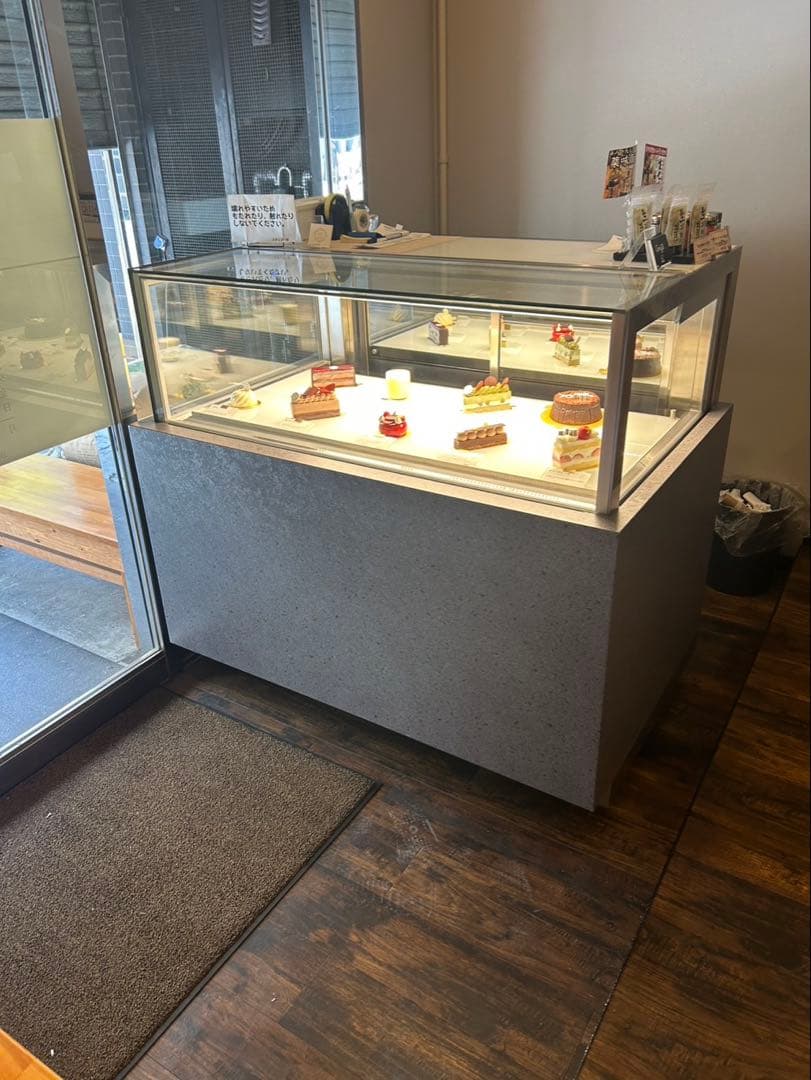 大和冷機工業　洋菓子用冷蔵ショーケース　 型式　CO-04SHOT-DB