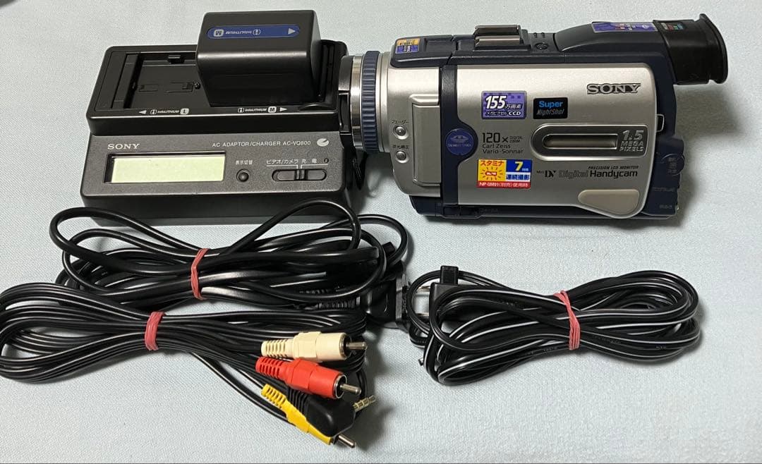 ソニー ビデオカメラDCR-TRV30ミニDV仕様機 作動機 画面劣化無し美品！