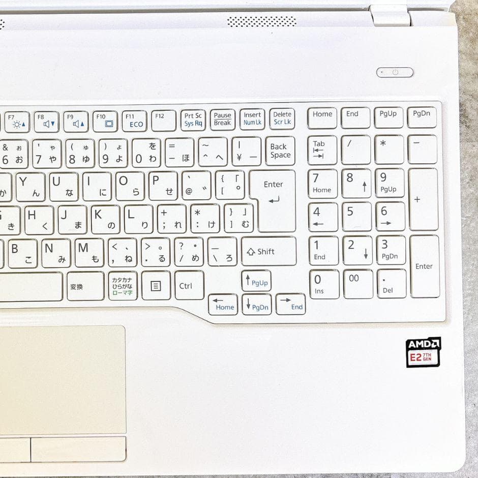 かわいい白❣快適ノートパソコン✨SSD搭載 カメラ付き 薄型 Windows11