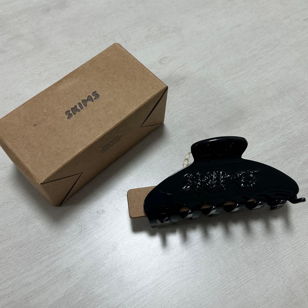 SKIMS ヘアクリップ ブラック　日本未入荷