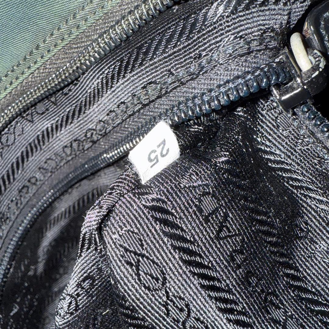 PRADA　プラダ　ショルダーバッグ　メッセンジャー　ナイロン　ロゴプレート