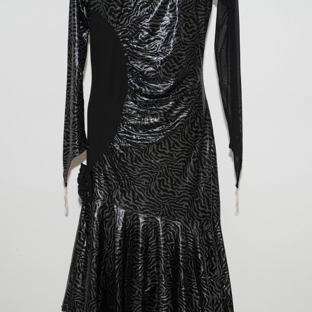 【美品】細見えが叶う美シルエットのドレス♪ 社交ダンス 指かけあり 細見え