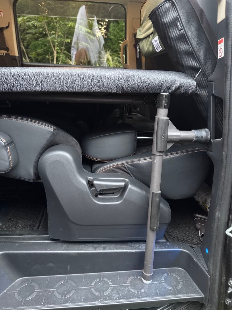 場所は大阪の石切です。直接引き取り限定。 デリカ　D5 車中泊ベッドキット。