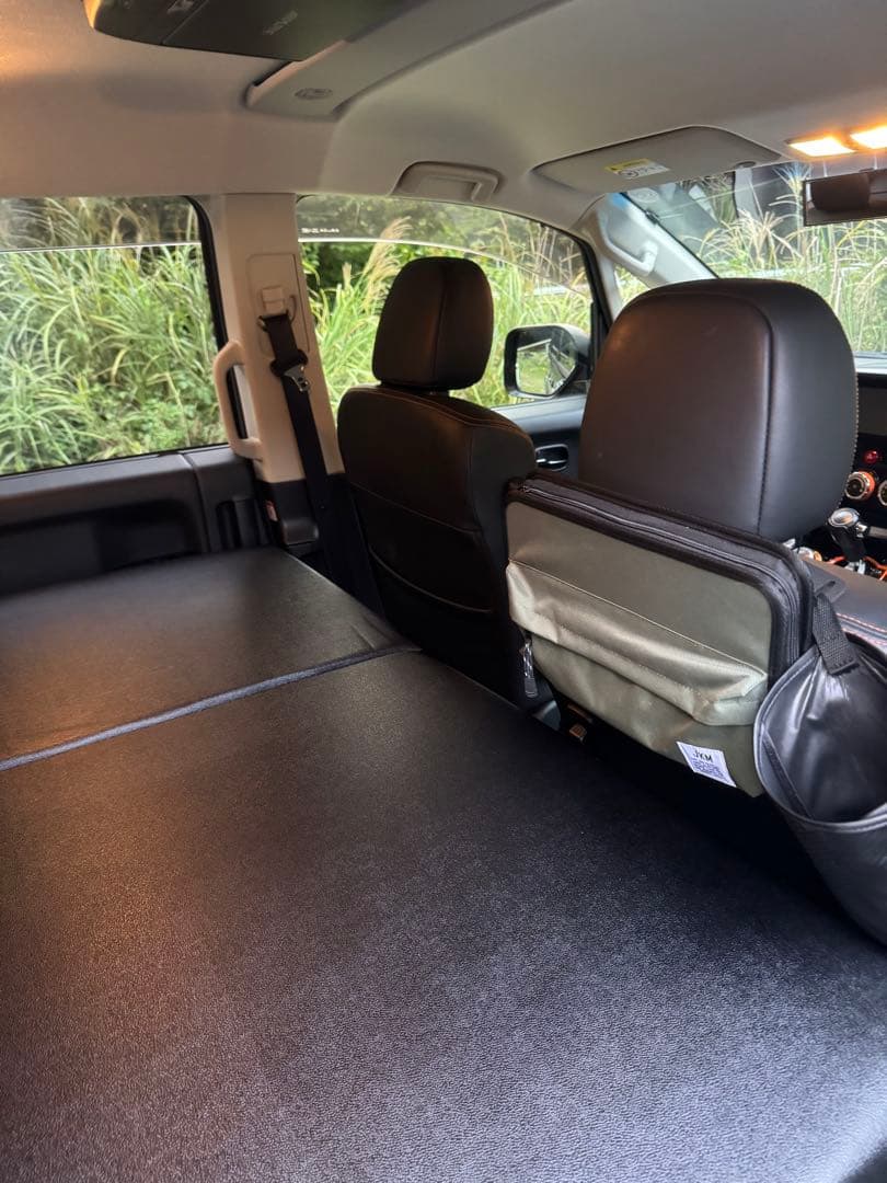 場所は大阪の石切です。直接引き取り限定。 デリカ　D5 車中泊ベッドキット。