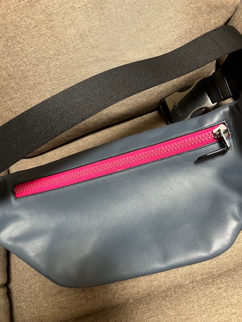 COACH ボディバッグ ピンク/グレー　ウエストポーチ