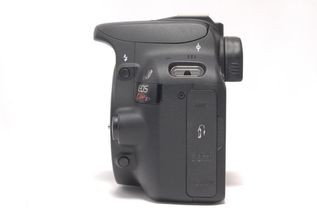 ⭐️持ち運び楽々⭐️Canon Kiss X7 キャノン　デジタル一眼レフ