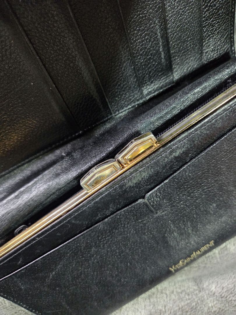 イヴ・サンローラン。長財布。