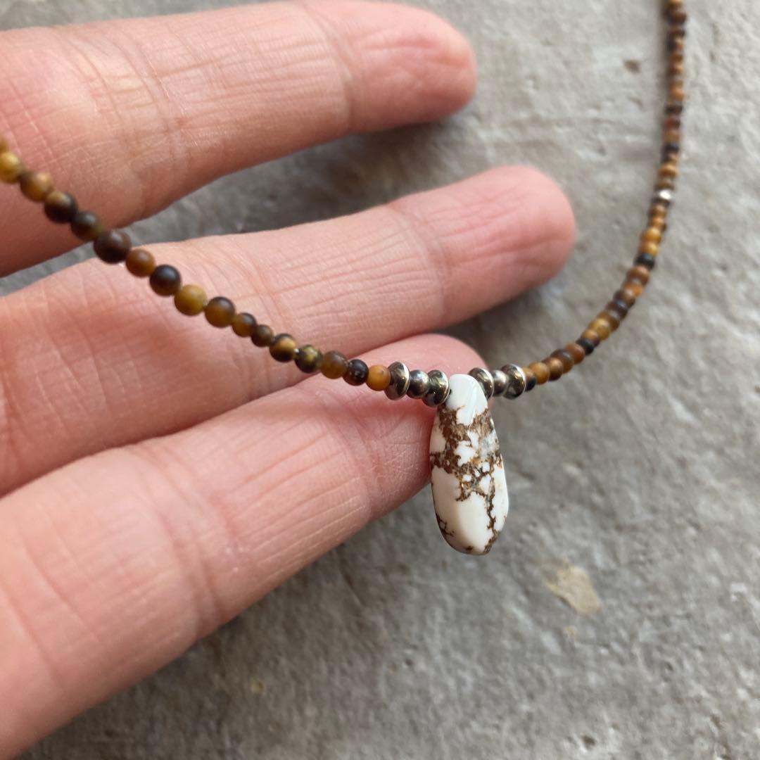 hira様 小粒タイガーアイとワイルドホース、ナバホパールのデザインネックレス