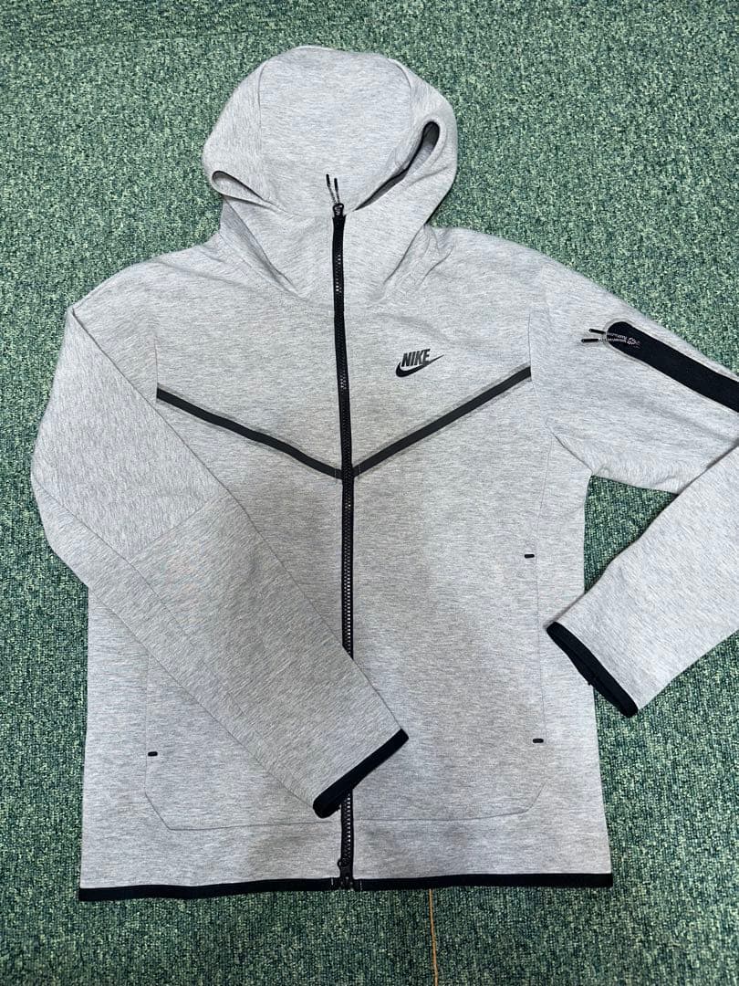 NIKE テックフリース　旧型 S