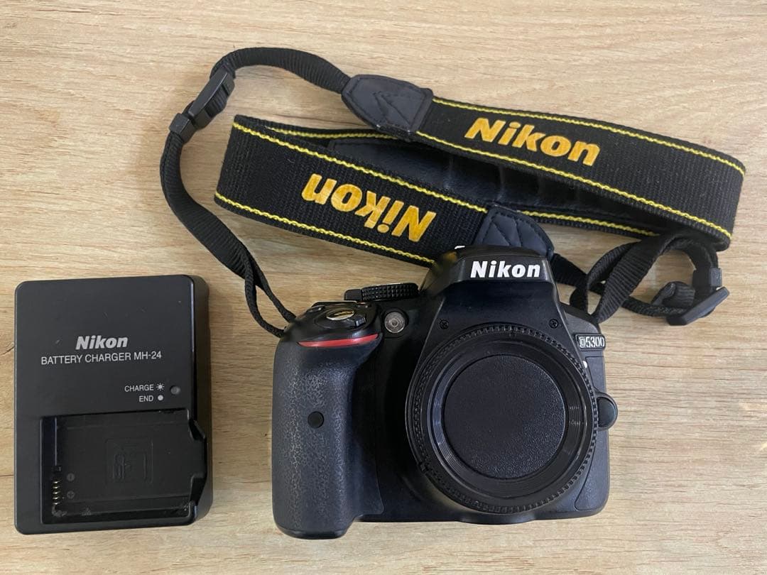 Nikon D5300 デジタル一眼レフカメラ 本体のみ