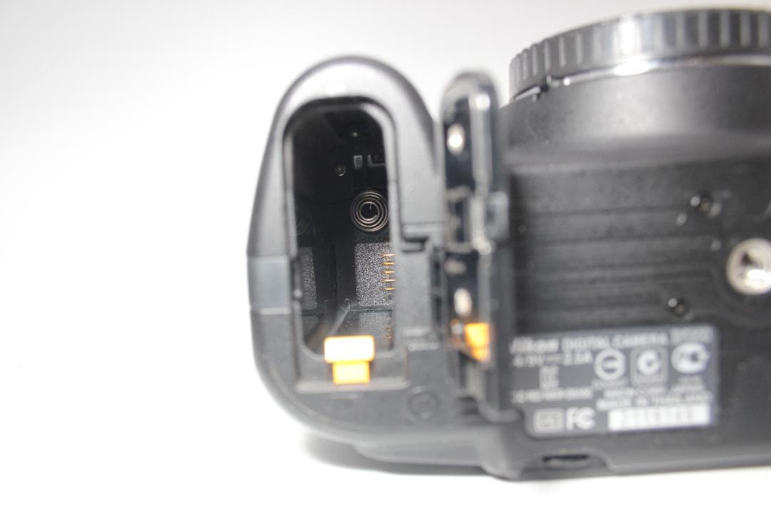 （美品）　NIKON ニコン　D5100 純正バッテリー　純正充電器付き　動作品