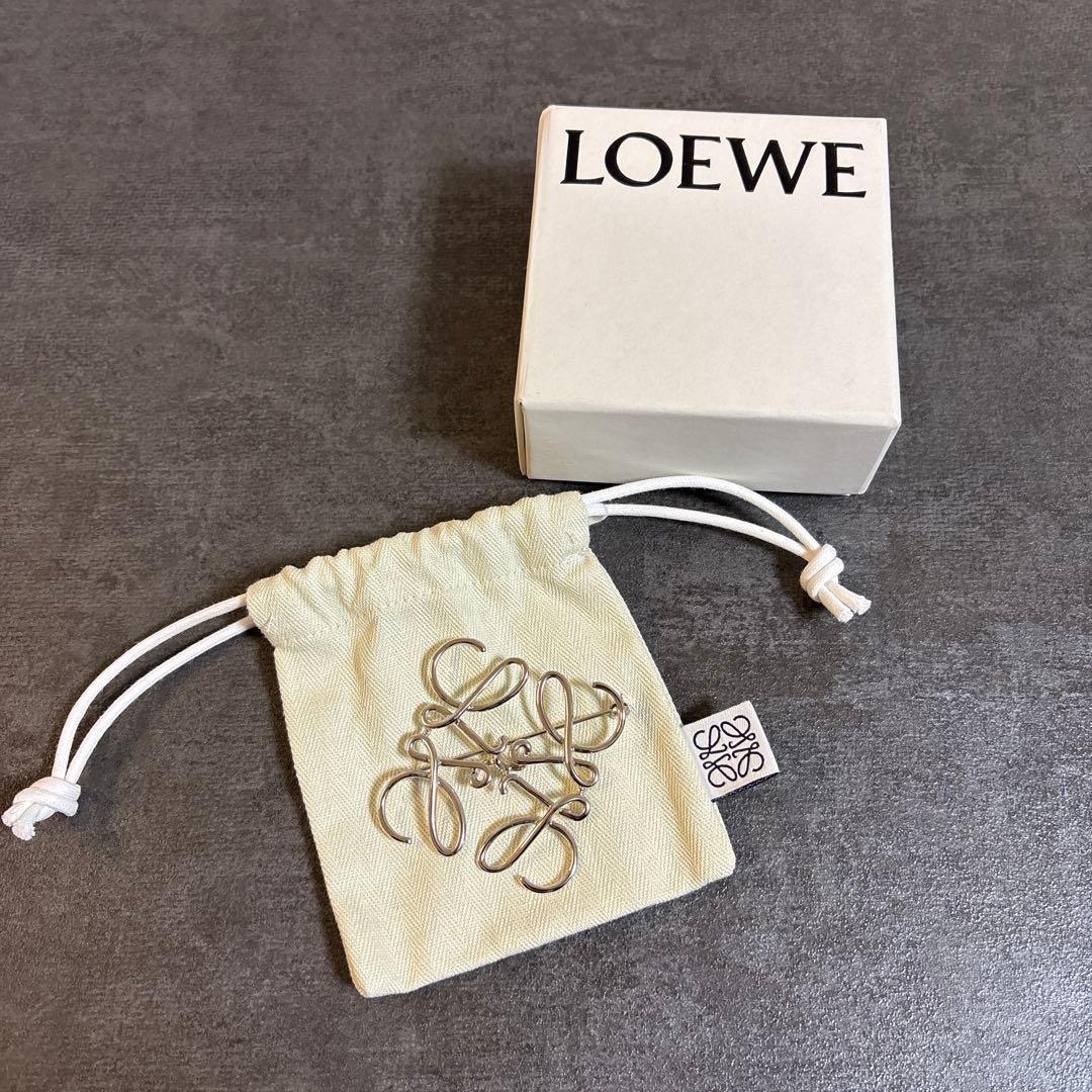 ロエベ　ブローチ　新品未使用