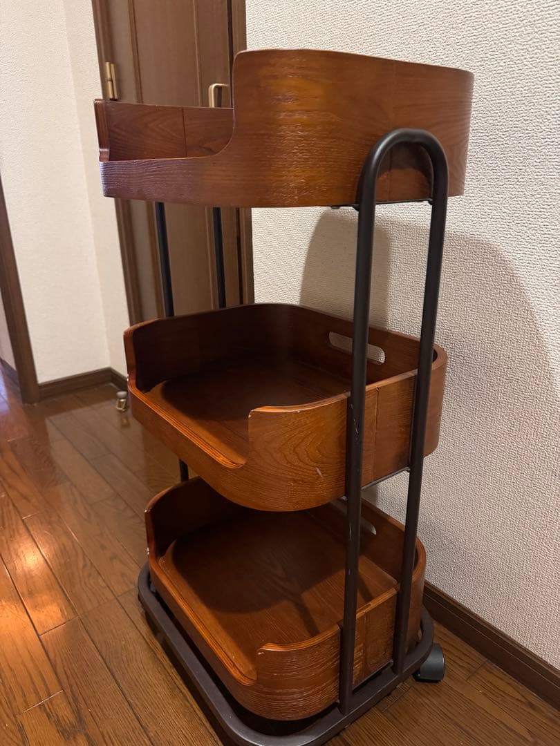 daoです。 最終値下げ！イタリアンウッドキャスター付きワゴン3段