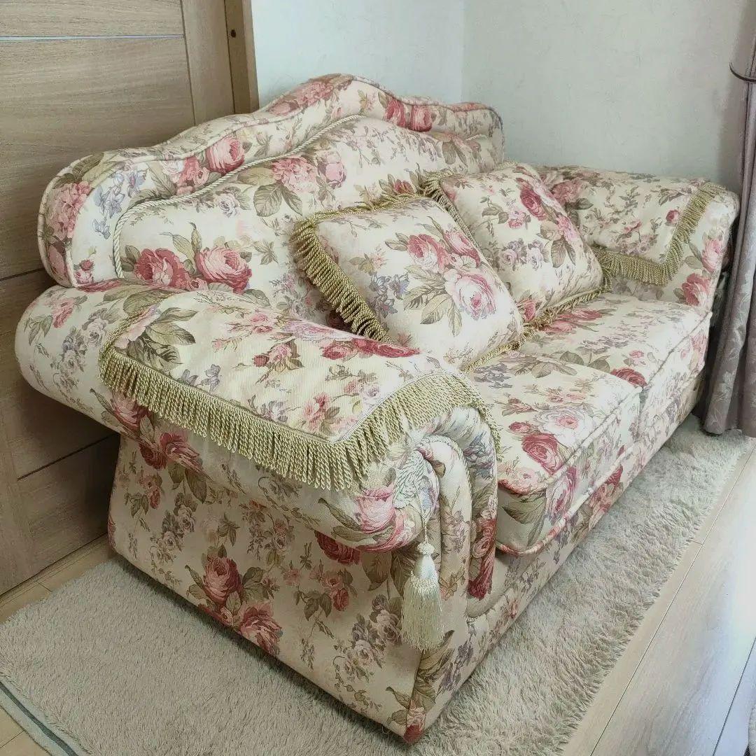 【えっちゃん様用】ロココ調　２人掛けソファー　クッション２個　肘カバー２枚付き
