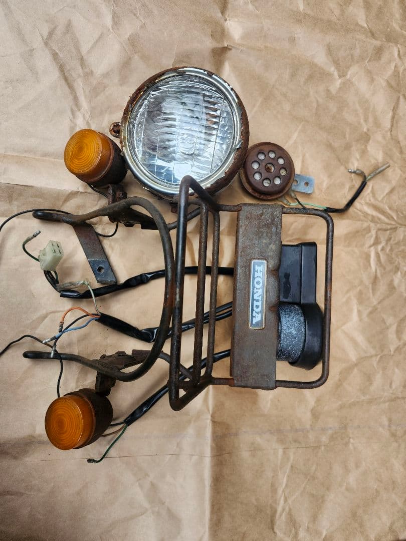 ジャンク品❗　HONDA ゴリラ　Z50J 　フロントキャリア廻り部品