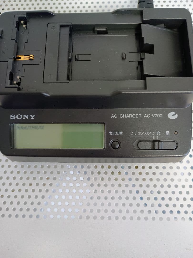 ソニー8ミリハンディカム インフォリチウムバッテリー用充電器　AC-V700