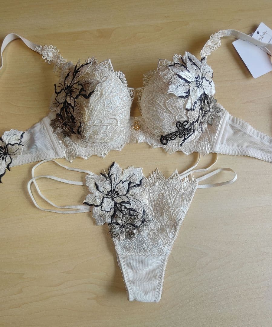 サルート プレステージ 72G D65+TショーツM