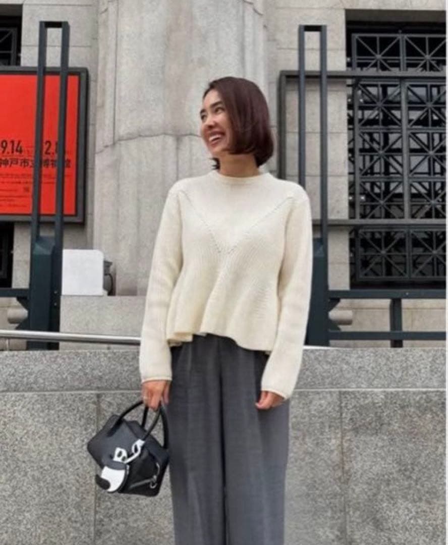 OHGA PEPLUM KNIT オフホワイト