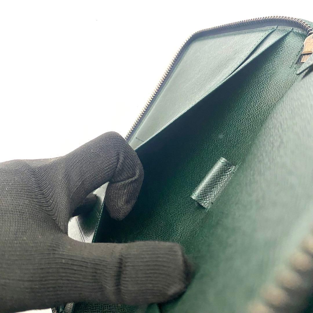 ルイヴィトン タイガ ラウンドファスナー トラベルケース パスポートケース 緑系