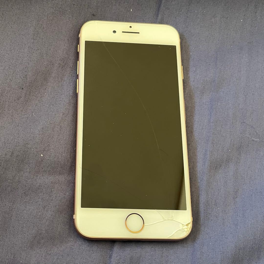 iPhone8 中古品 画面割れ・欠けあり