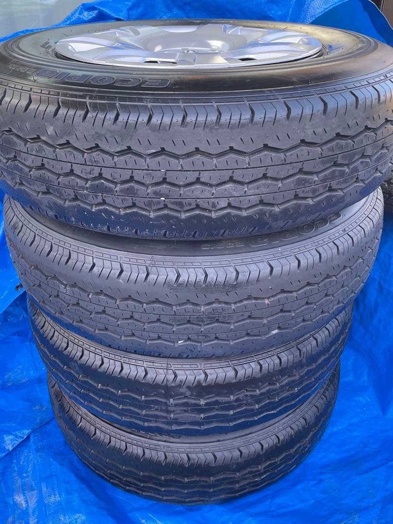 ハイエース　新車外し未使用　純正タイヤ・ホイールセット　本日限りの限定値下げ