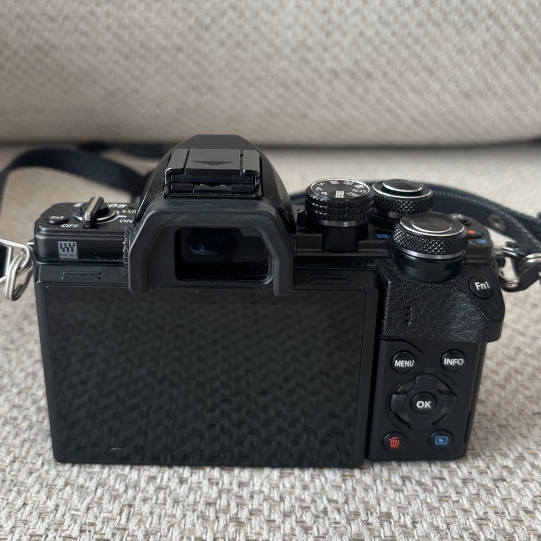 美品 OLYMPUS OM-D E-M10 MarkⅡ EZダブルズームキット