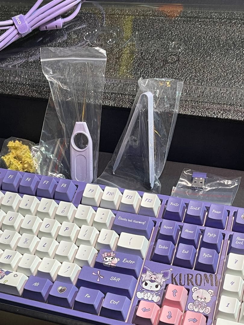 入手困難　KUROMI キーボード パープル/ホワイト