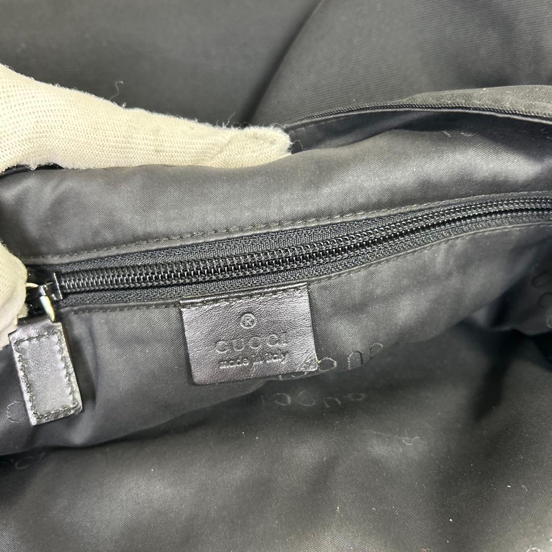 GUCCI ロゴ　ナイロン ショルダーバッグ　メッセンジャーバッグ　ブラック