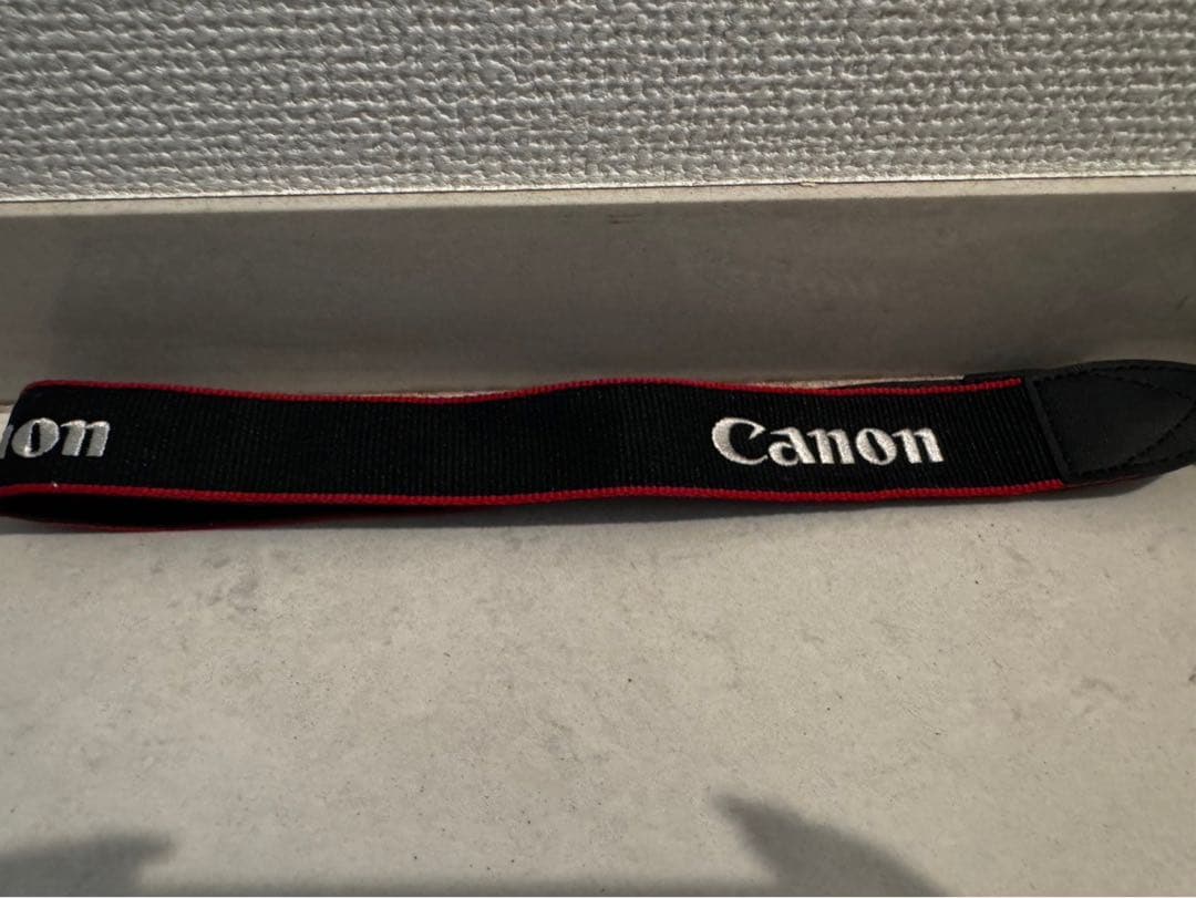 新品未使用　Canon EOS KISS X9i Wズームキット