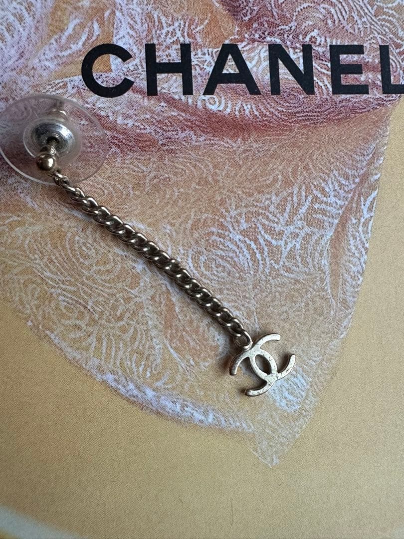 CHANEL チェーン付き片耳用ピアス