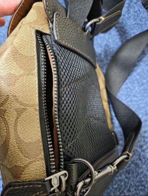 【期間限定値下げ】COACH ボディバッグ ベージュ・ブラック 保存袋付き