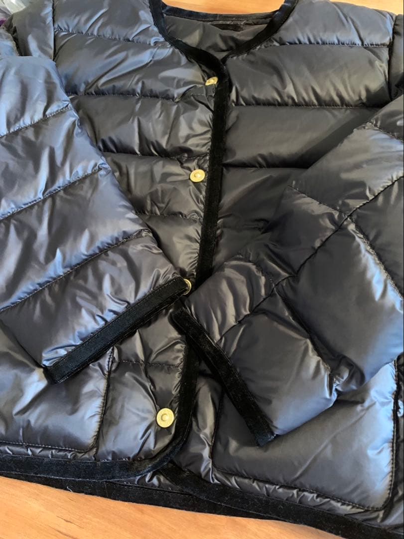 SHIPS別注TAION パイピング ノーカラー ダウン ジャケット タイオン