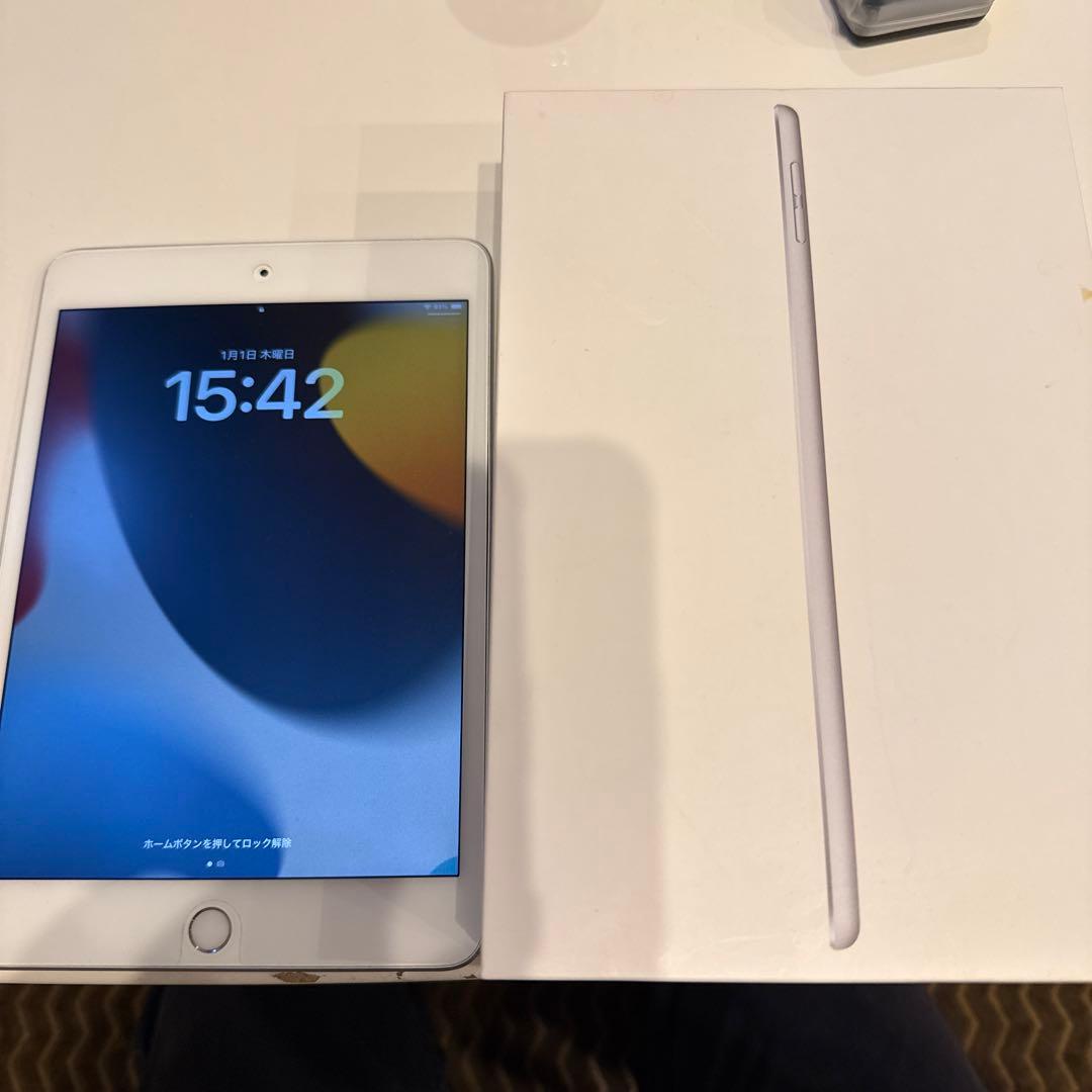 Apple iPad mini 第5世代 シルバー cellularモデル